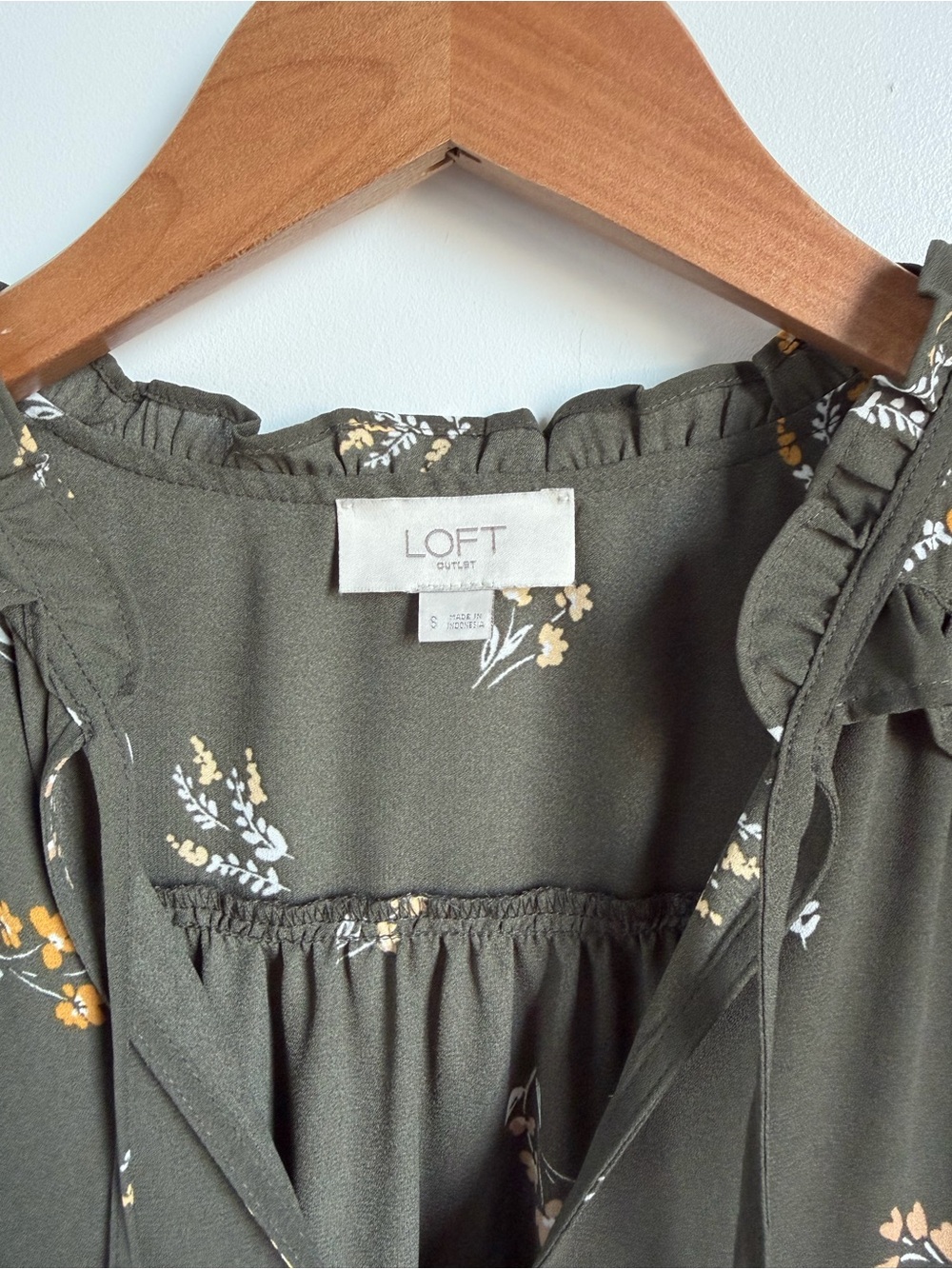 LOFT Outlet Olive Green Floral Ruffle Shell - Picture 2 of 6